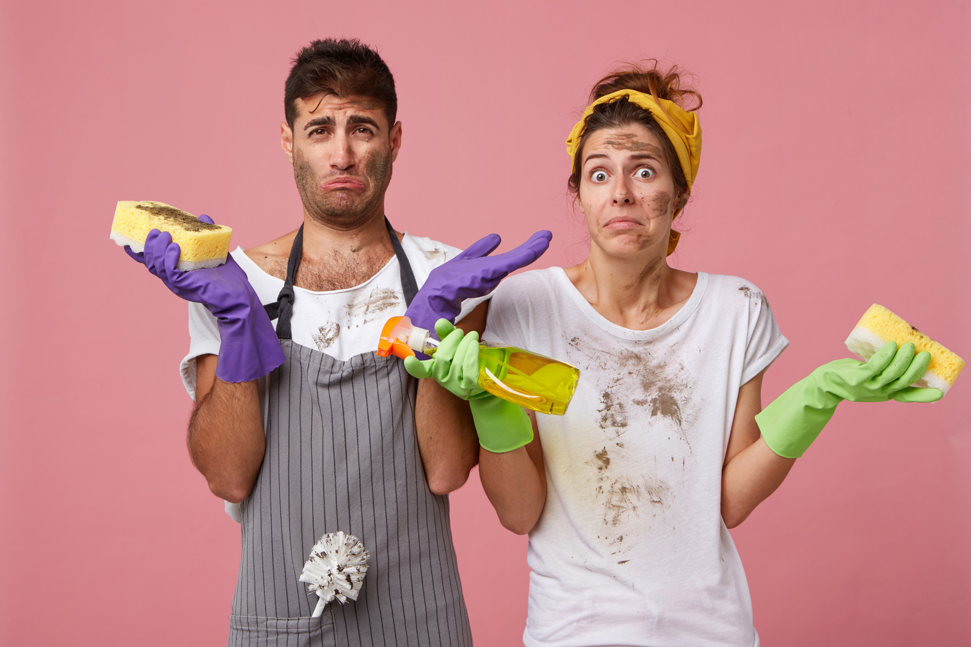 portrait-unhappy-male-female-with-dirty-faces-clothes-holding-washing-spray-sponges-shrugging-shoulders-being-sad-knowing-how-remove-all-stains-windows-facial-expressions